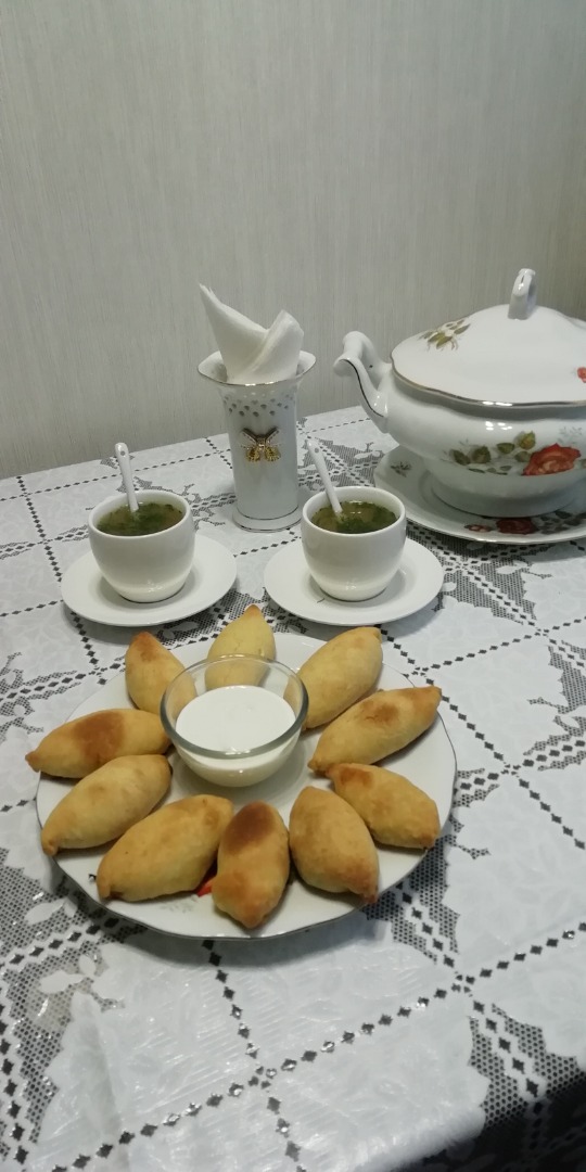 Слоеные пирожки с куриным бульоном