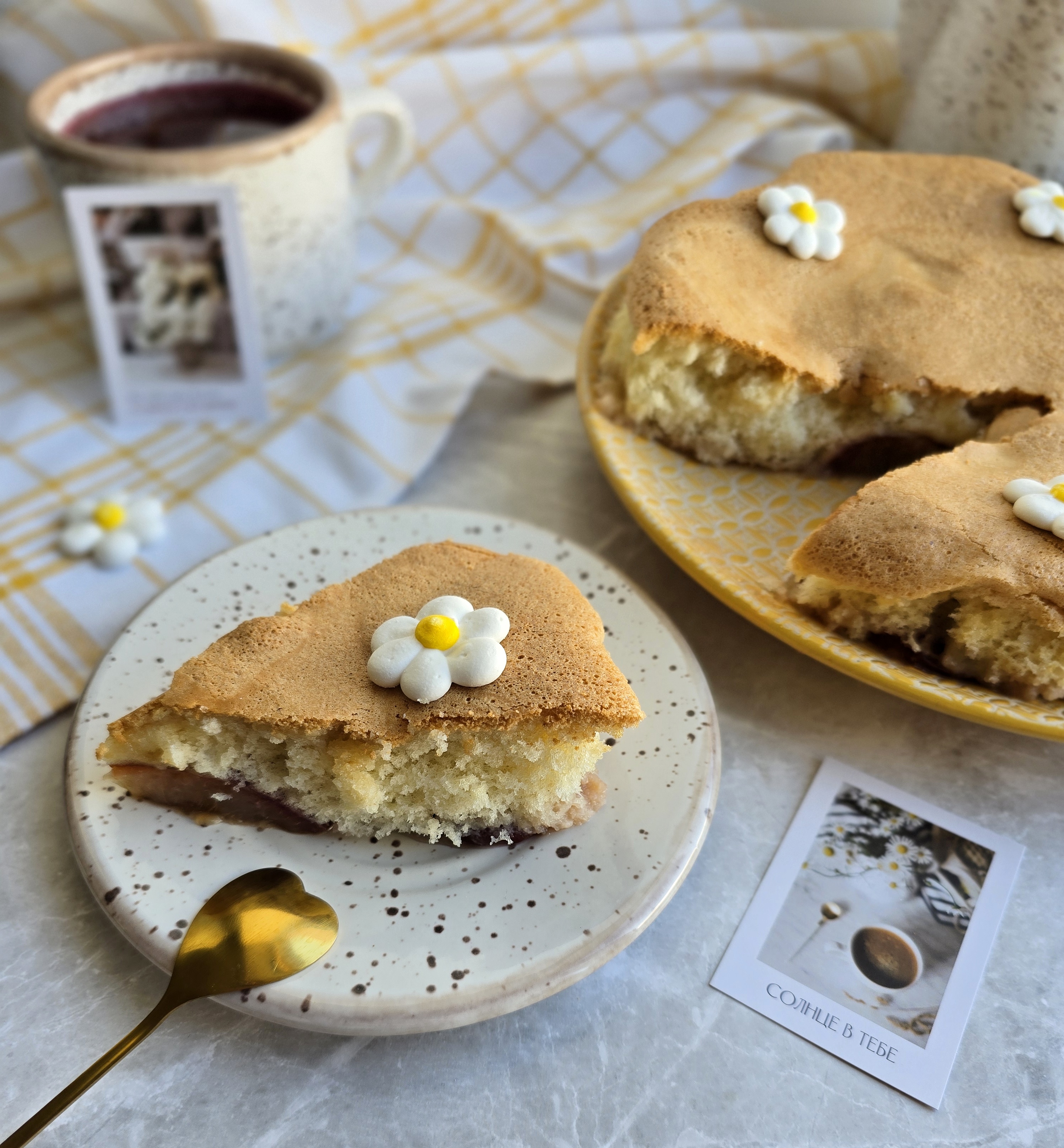 Пышный пирог со сливами