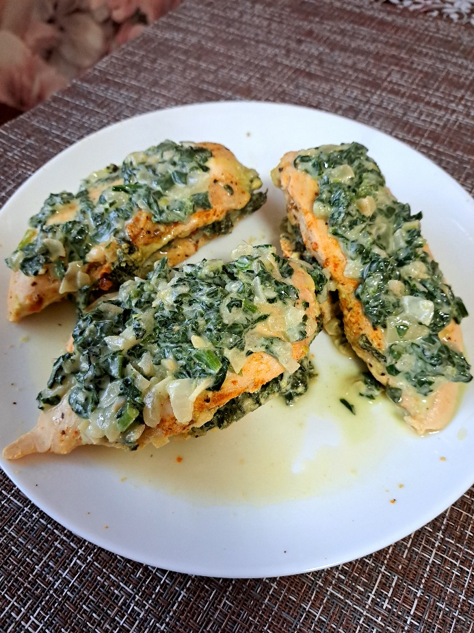 Куриные кармашки, фаршированные шпинатом 
