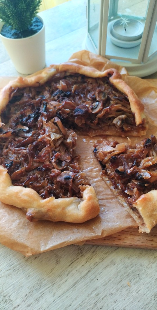 Галета с капустой и грибами