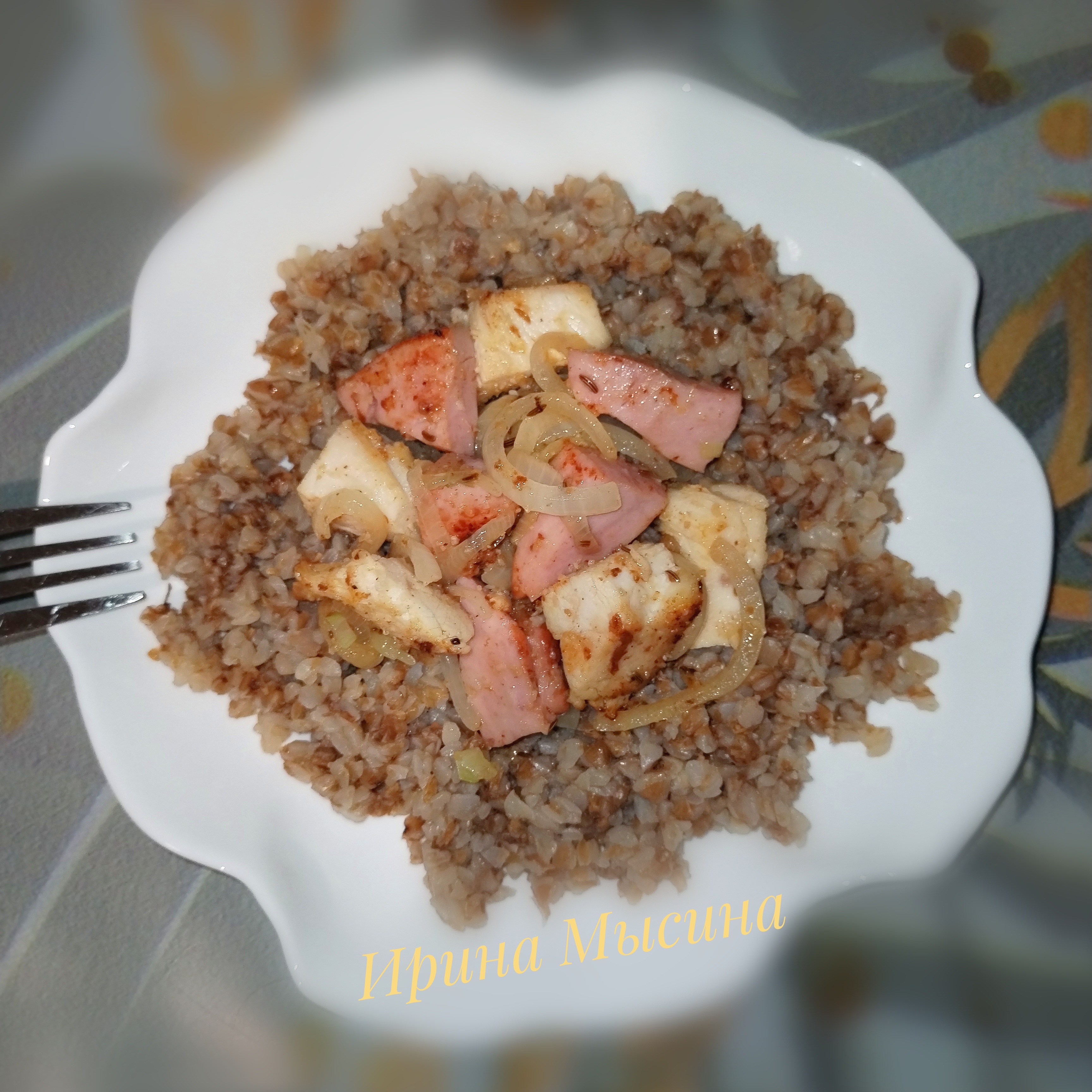 Гречка с поджаркой из курицы и колбасы 