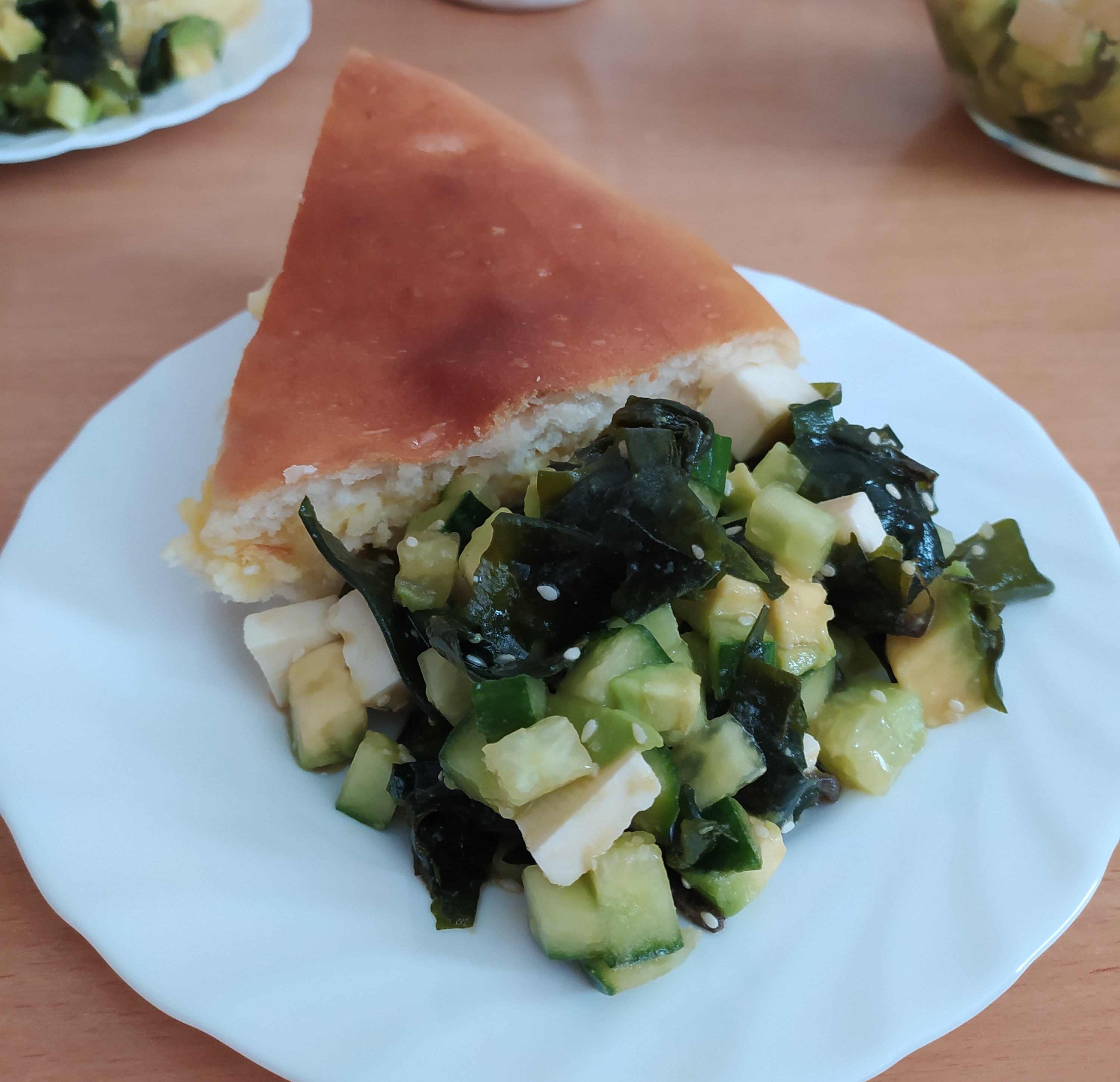 Салат с вакаме и фетой (веганский)