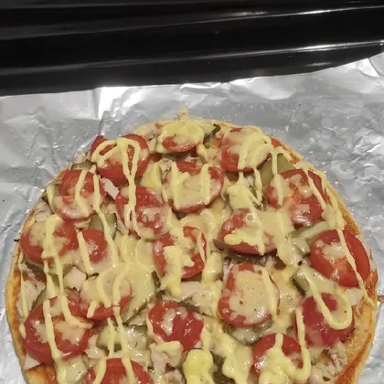 Пицца с курицей и грибами (из готового теста для пиццы)