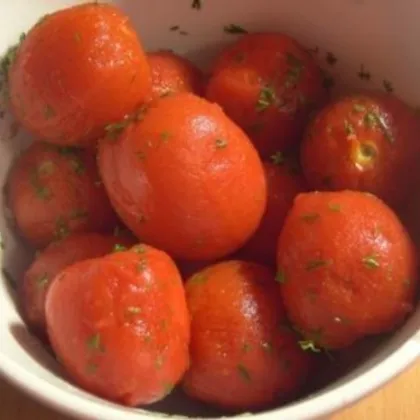 Цельные соленые помидоры без кожицы