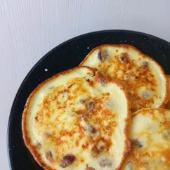 Творожные оладьи с изюмом