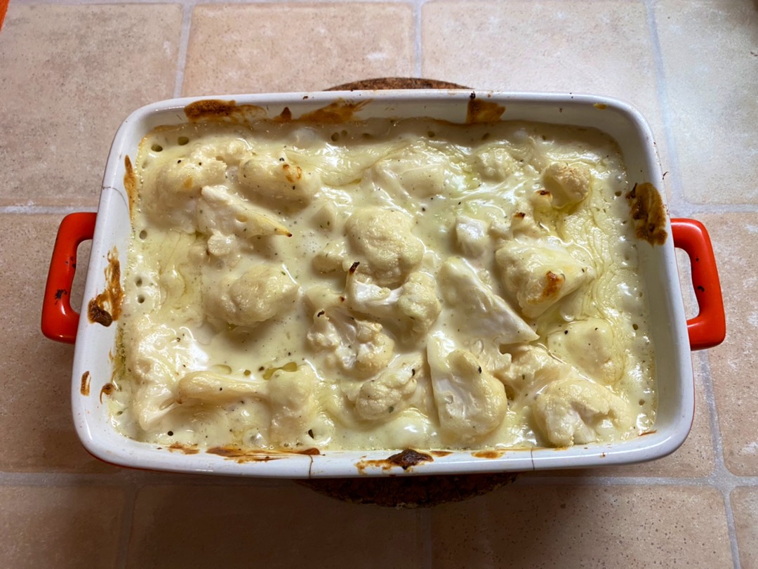 Запечённая цветная капуста с соусом