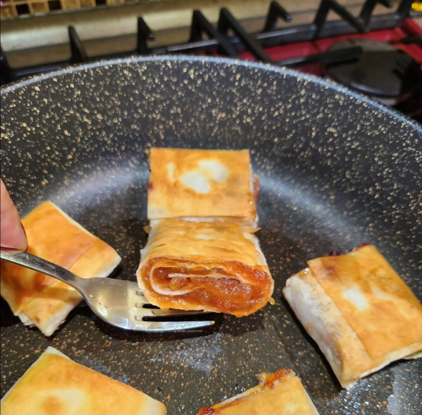 Десерт из лаваша с повидлом