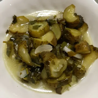 Салат из огурцов, лука и петрушки на зиму