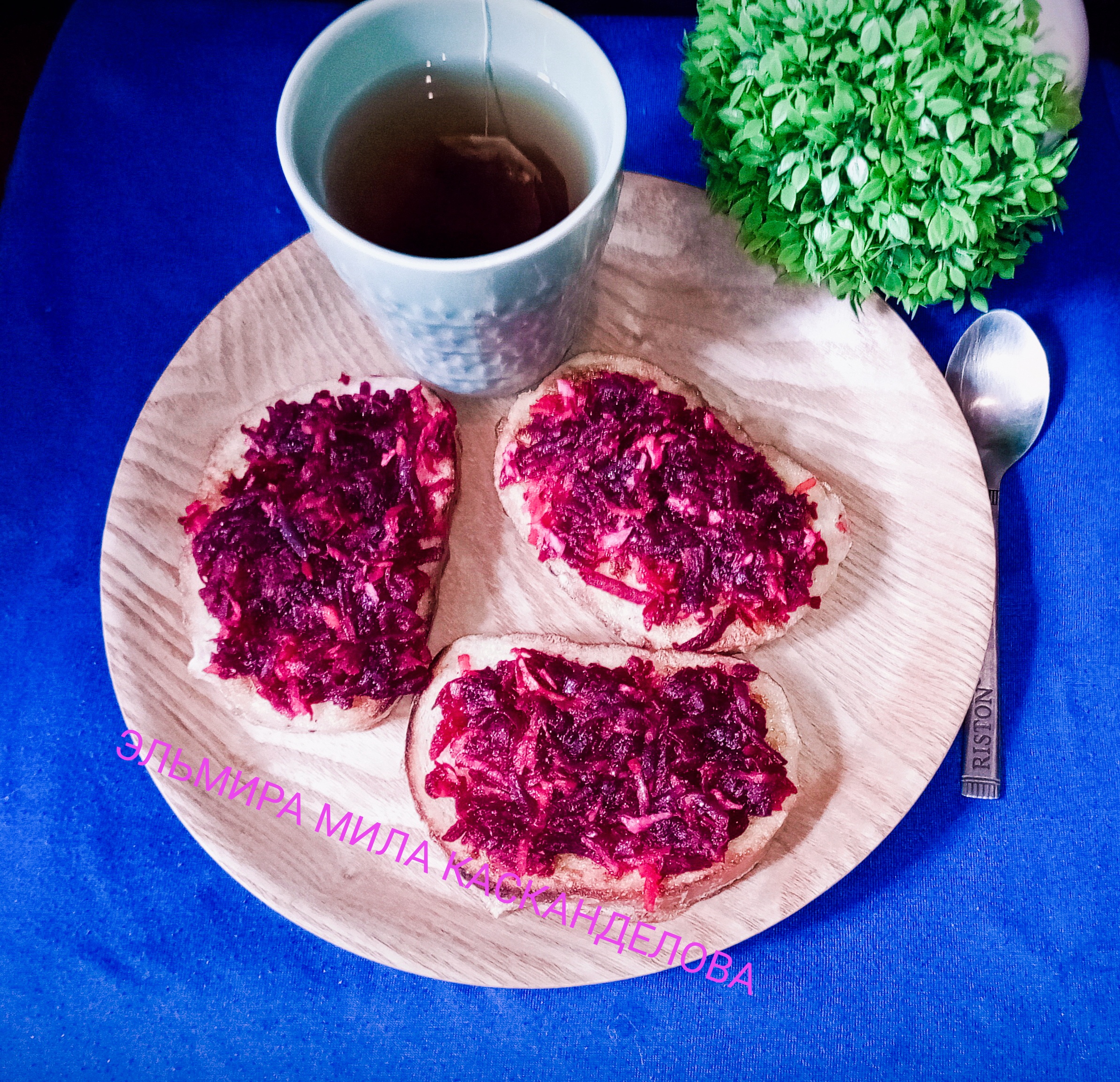 Бутерброды с яйцом и начинкой из свёклы, моркови и редьки на завтрак 