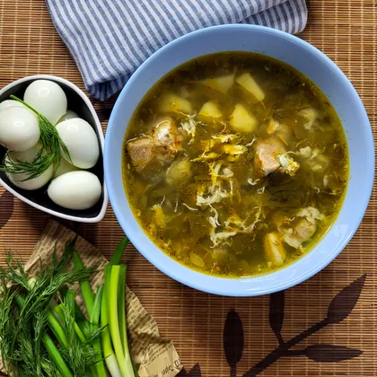 Щавелевый суп с мясом и яйцами