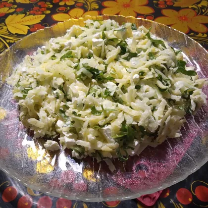 Вегетарианский салат из репы и огурца