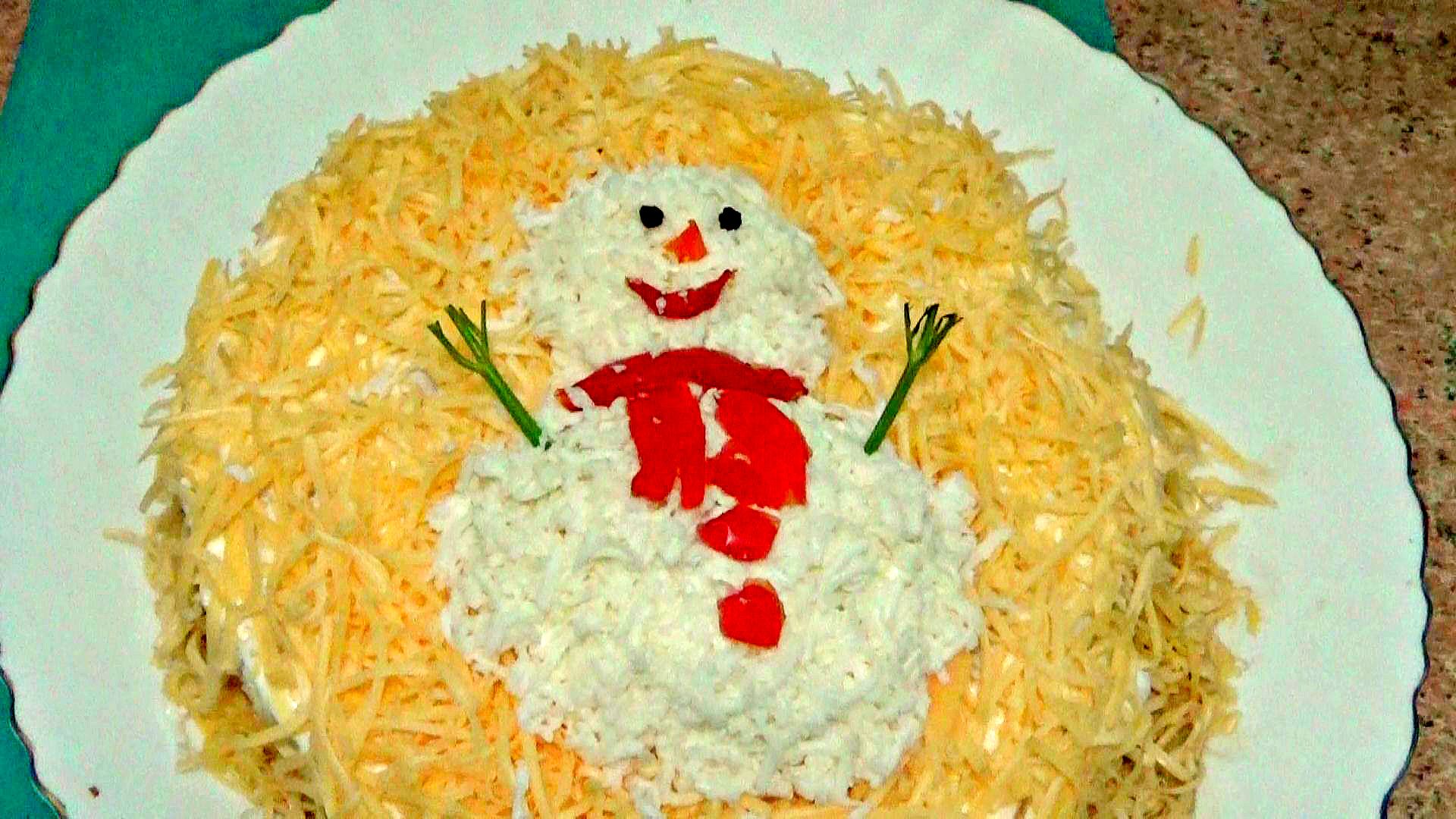 Салат Снеговик с крабовыми палочками: красивое оформление и вкусный рецепт с фото