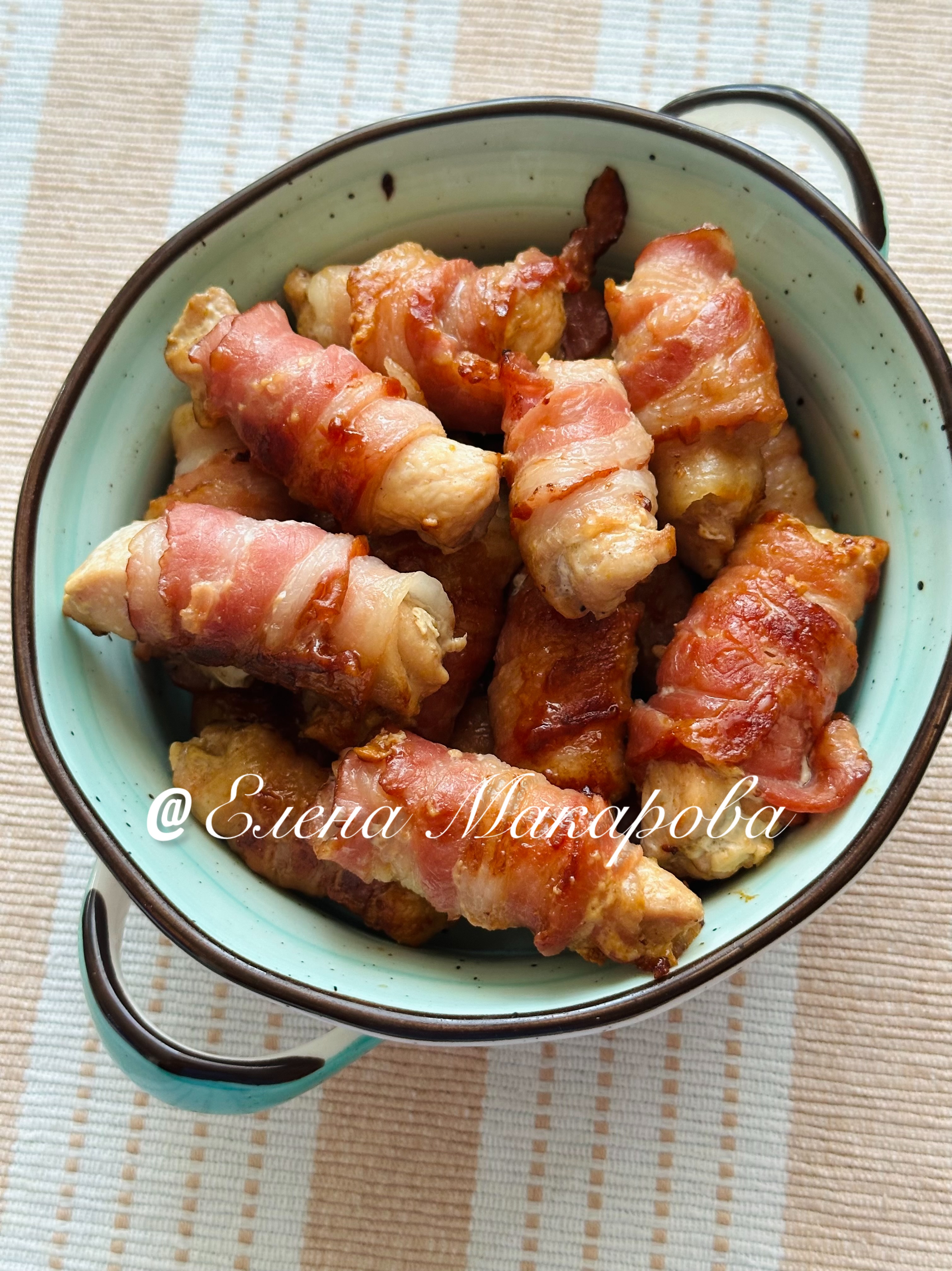 Куриные рулетики в беконе