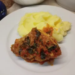 Рыба в томатном соусе с овощами 