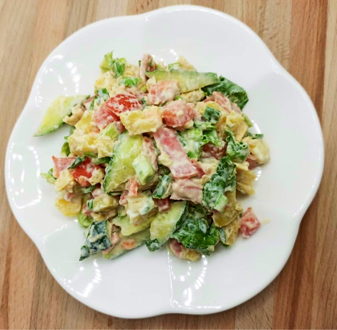 Рецепт: Пикантный салат с колбасой - кулинарные рецепты