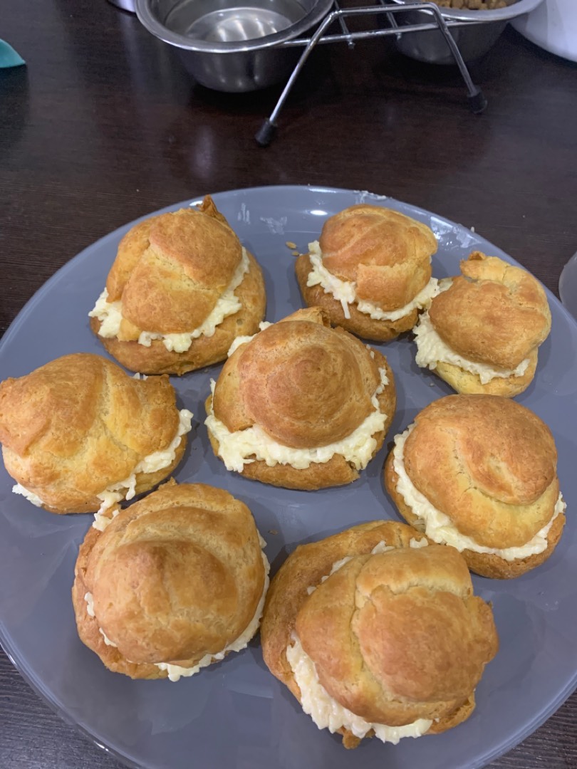 Профитроли с чесноком и сыром