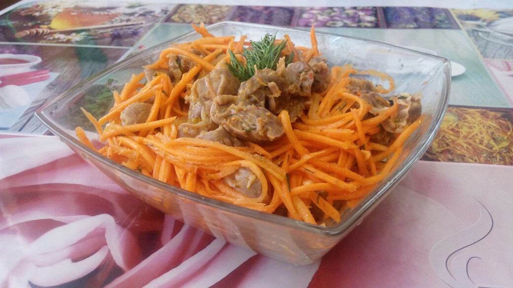 Салат с куриными желудками