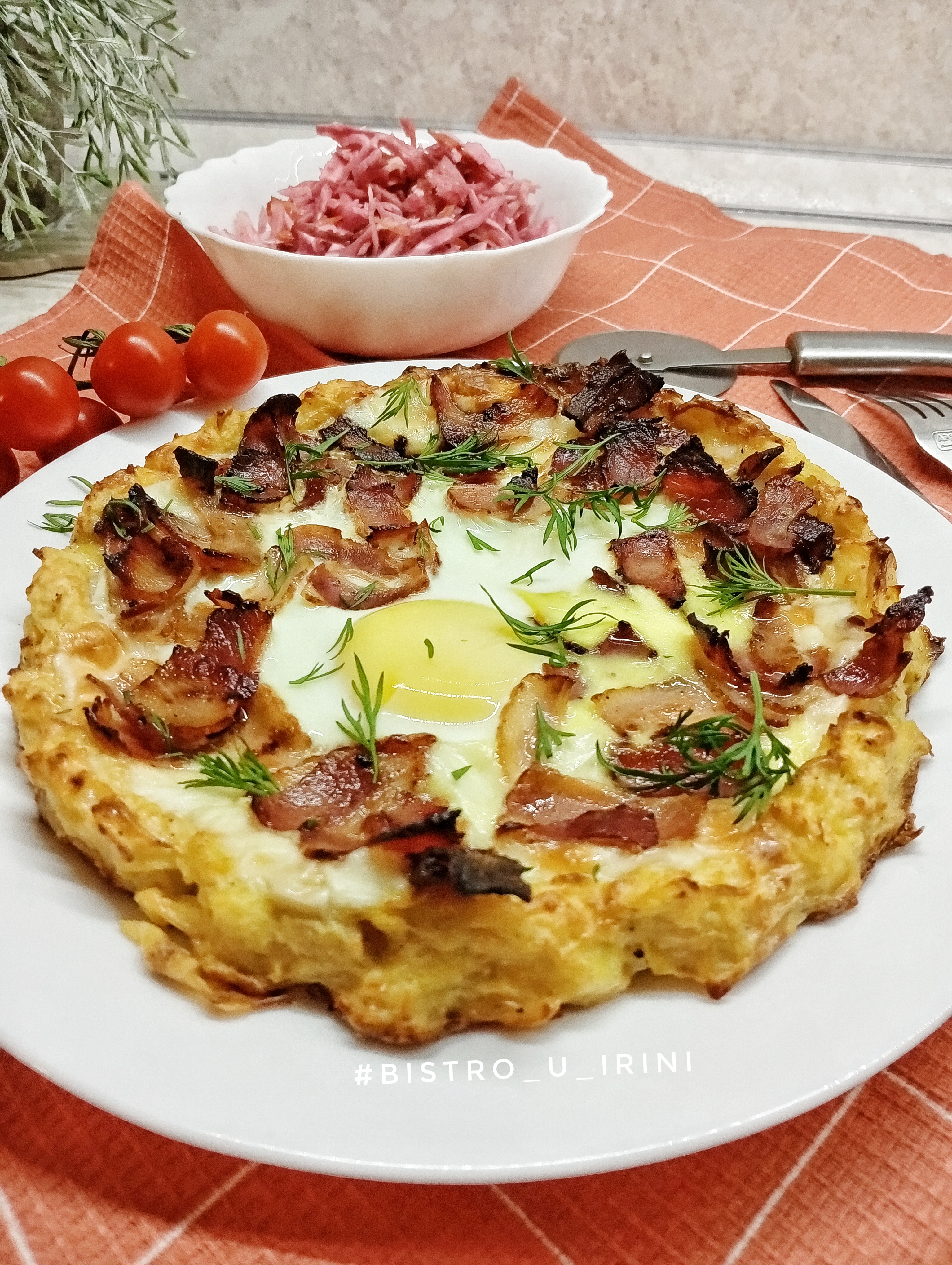 Картофельная пицца с глазуньей