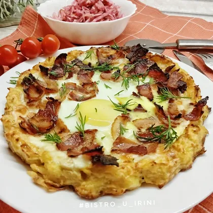 Картофельная пицца с глазуньей
