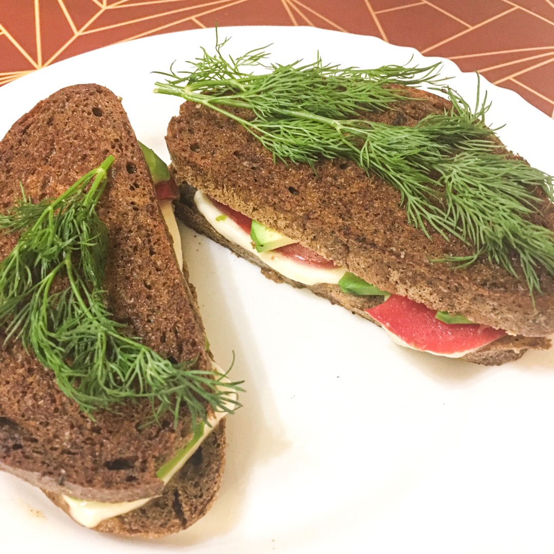 Крок-месье с авокадо 🥑