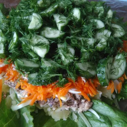 Салат с 'горбушей и овощами'