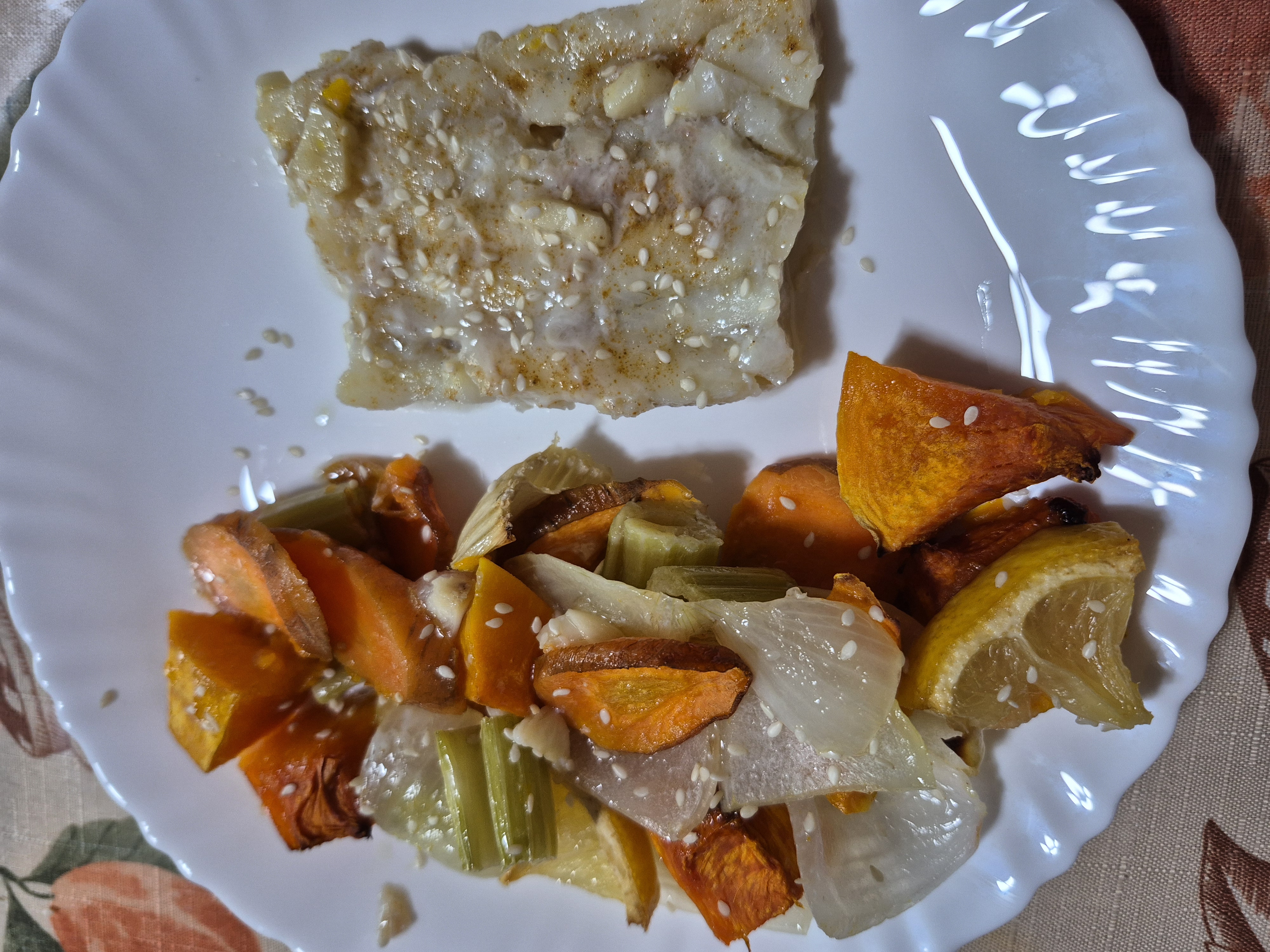 Камбала с тыквой и морковью