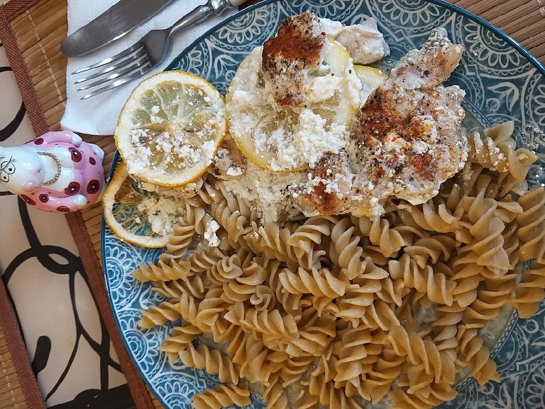 Куриное филе в лимонно-сметанном соусе