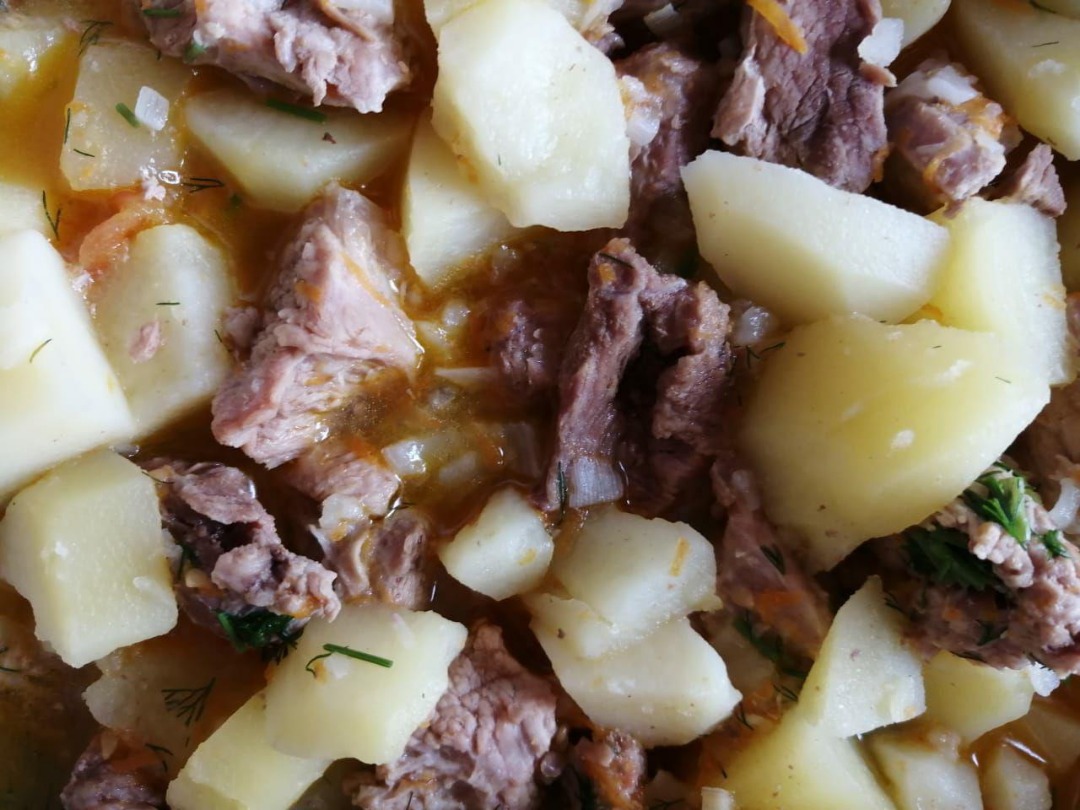 Картофель тушеный с мясом