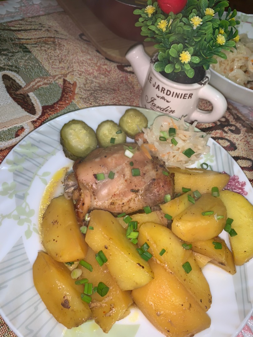 Картофель 🥔 с куриными бедрышками в духовке