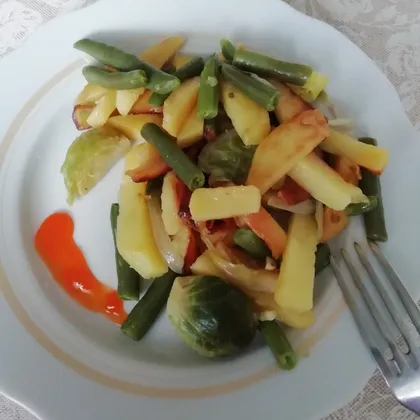 Жареный картофель с овощами