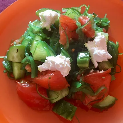 Лёгкий салатик со свежими овощами и чукой