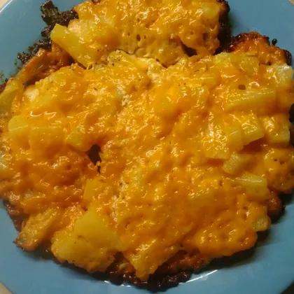 Куриная грудка с ананасами, запечённая под сыром