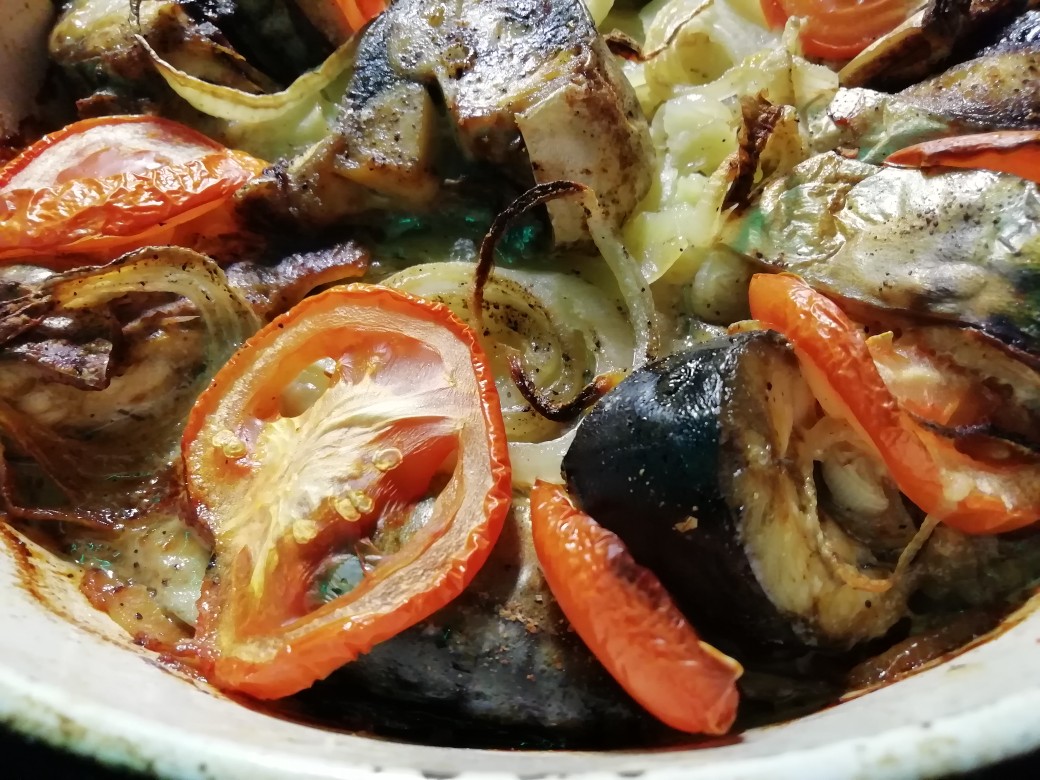Скумбрия запечённая с картофелем