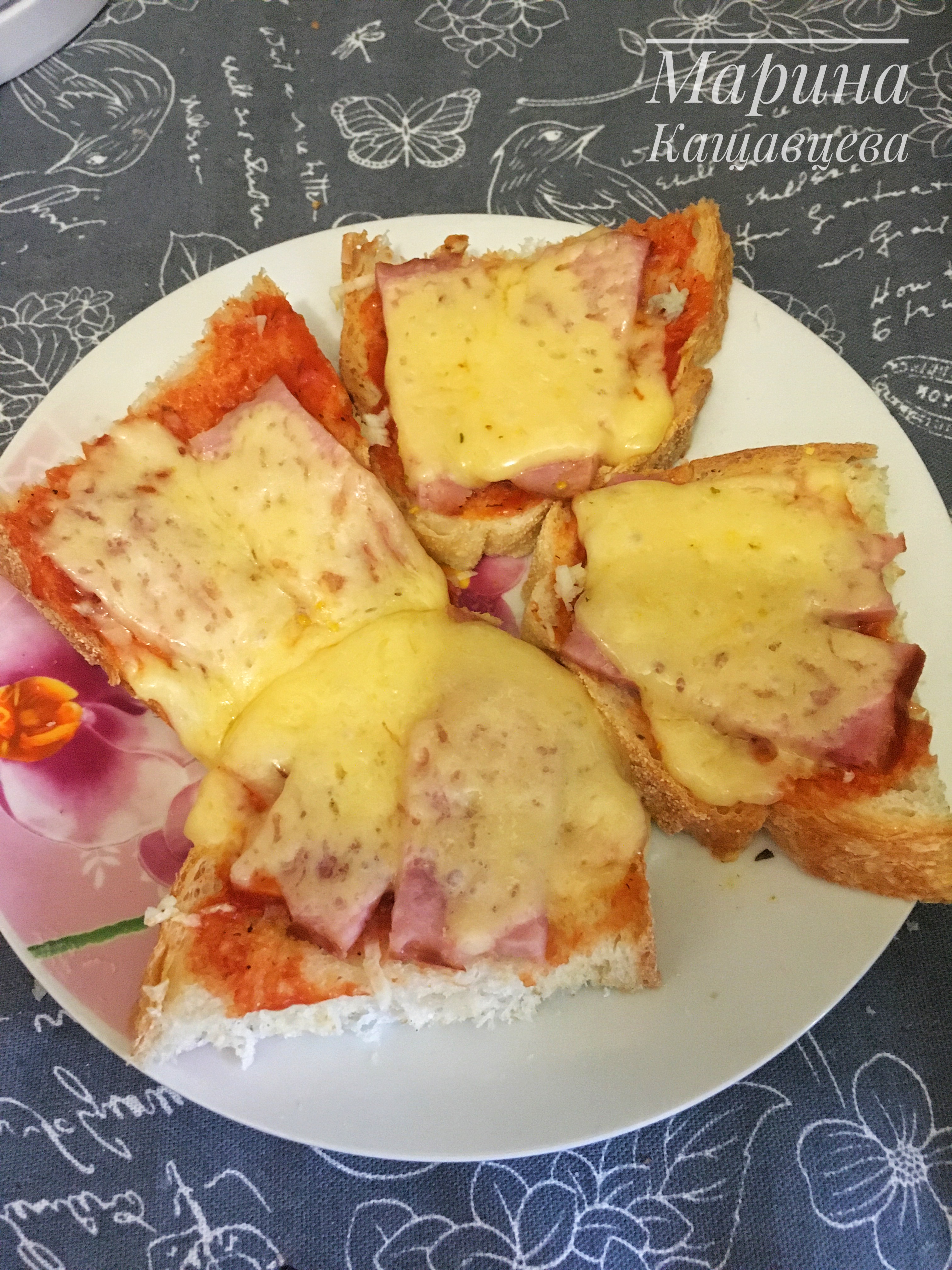 Горячие бутерброды с ветчиной и сыром 