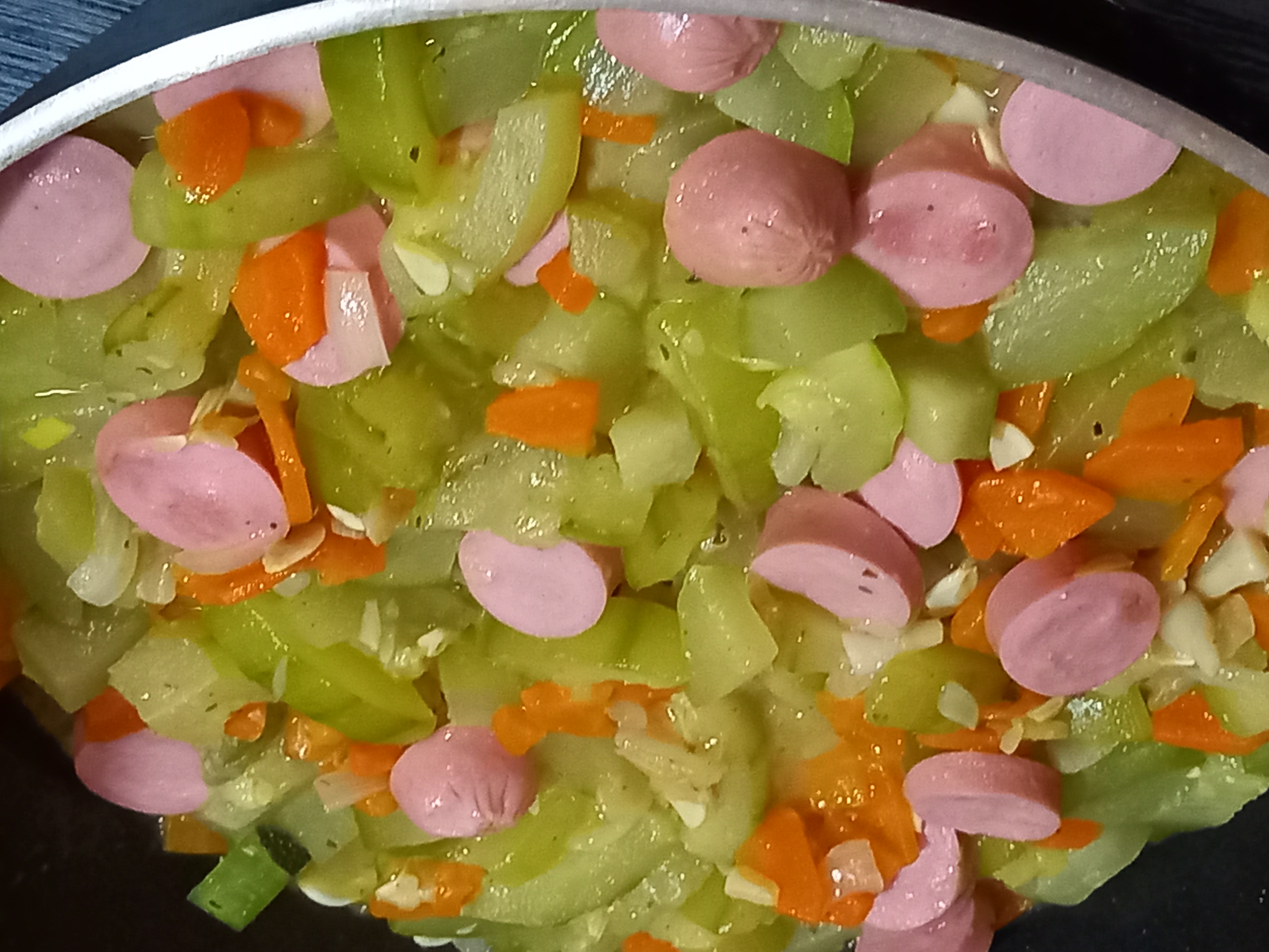 Кабачки тушеные с сосисками