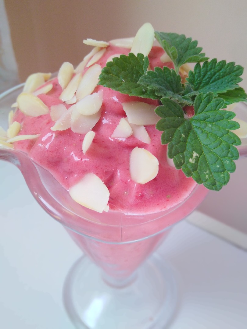 Бананово- клубничное мороженое 🍧