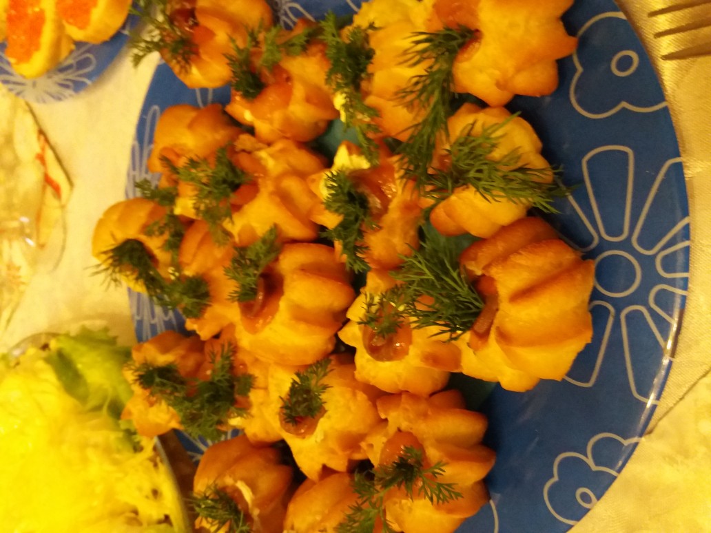 Профитроли с сыром и рыбкой