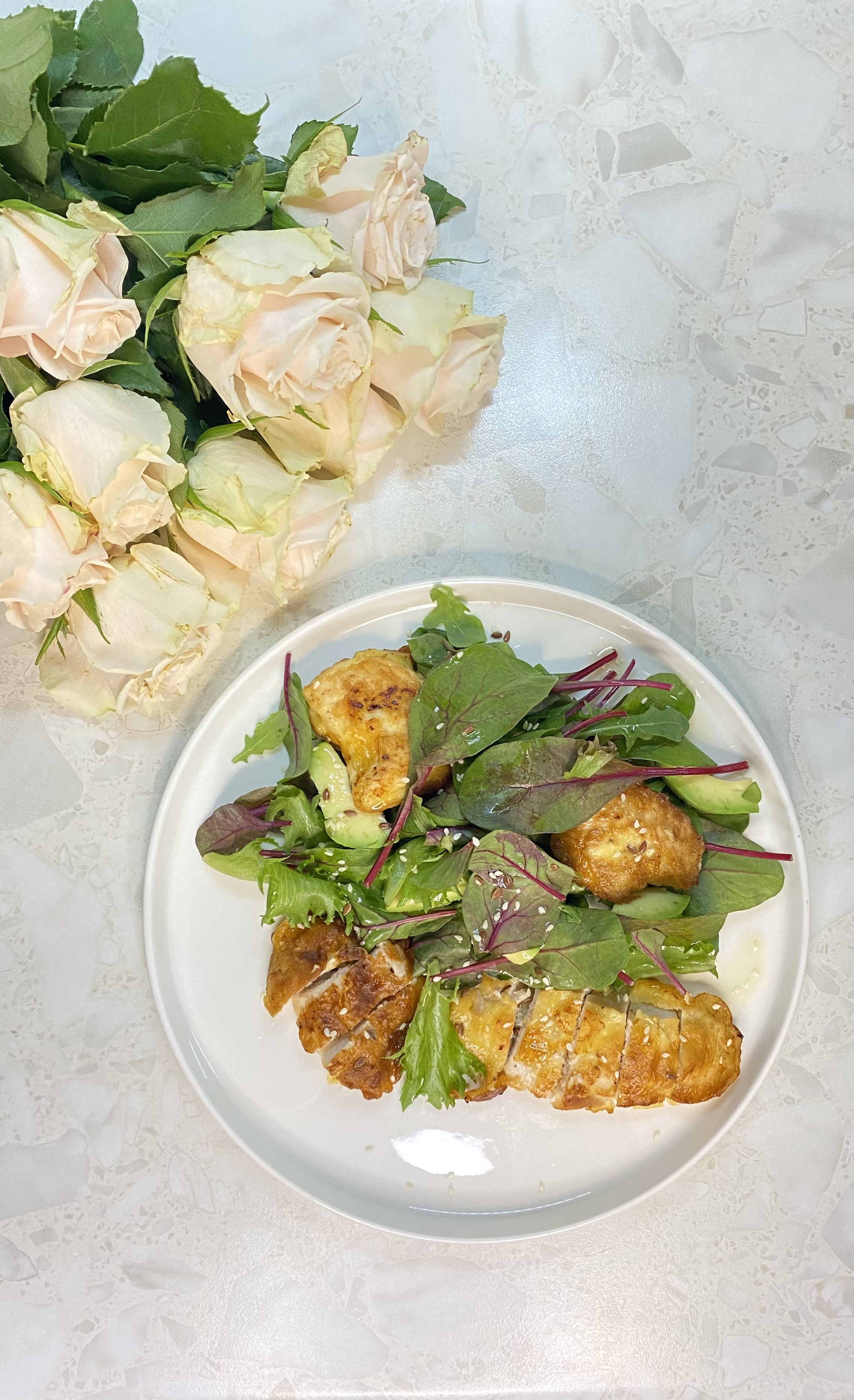 Праздничный Теплый салат с курицей в кляре. Салат вкусный, сытный и легкий в приготовлении