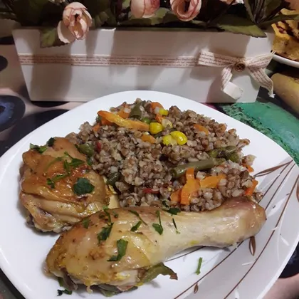 Курица с гречкой и овощами в духовке