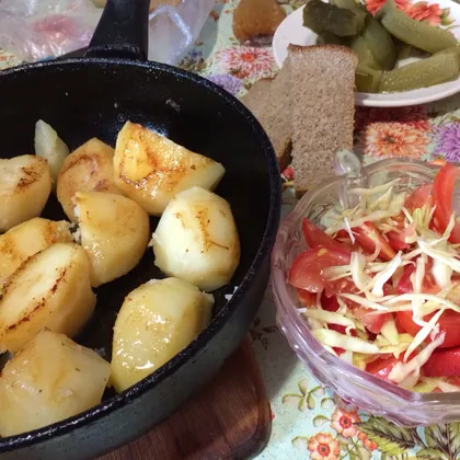 Румяная картошечка и весенний салатик