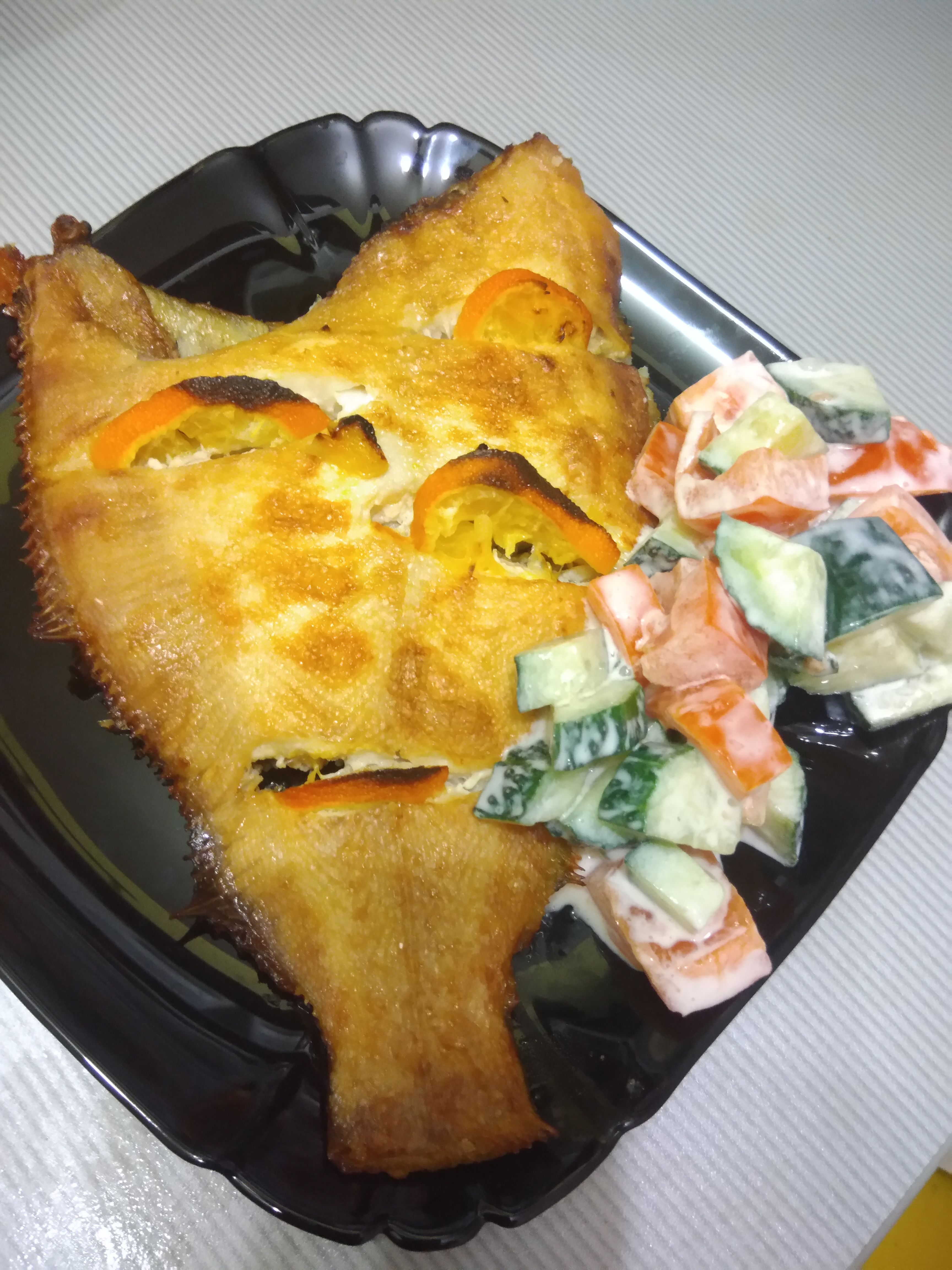 Камбала запеченная с мандаринами