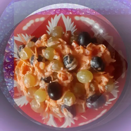 Изысканный салат с виноградом, морковью и сладким перцем