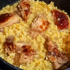 Куриные бёдра с макаронами "ёлочка"