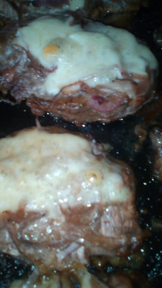 Свинина запеченная с гранатовым соусом