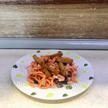 Салат с морковю по-корейски и сухариками