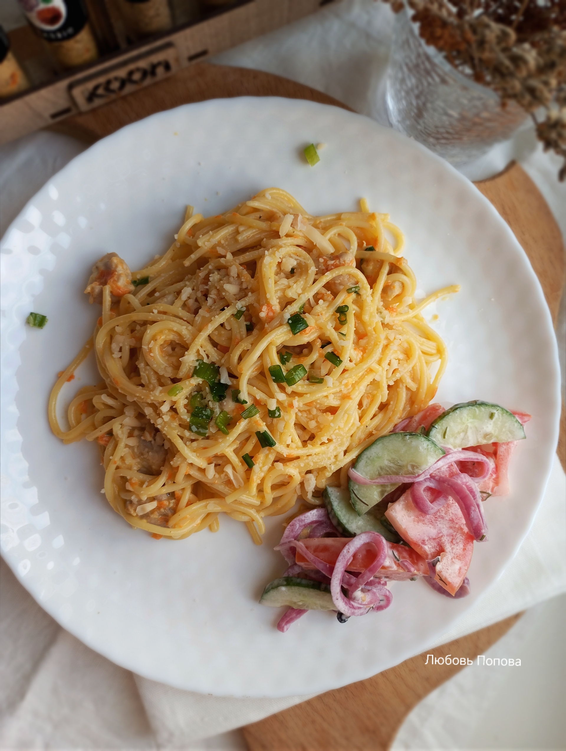 Спагетти с курицей в сырном соусе 