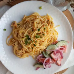 Спагетти с курицей в сырном соусе 