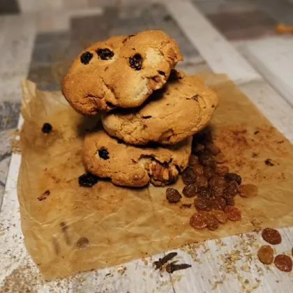 Печеньки с грецкими орехами и изюмом