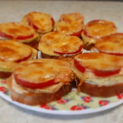 Сэндвичи с кабачками, помидорами и сыром