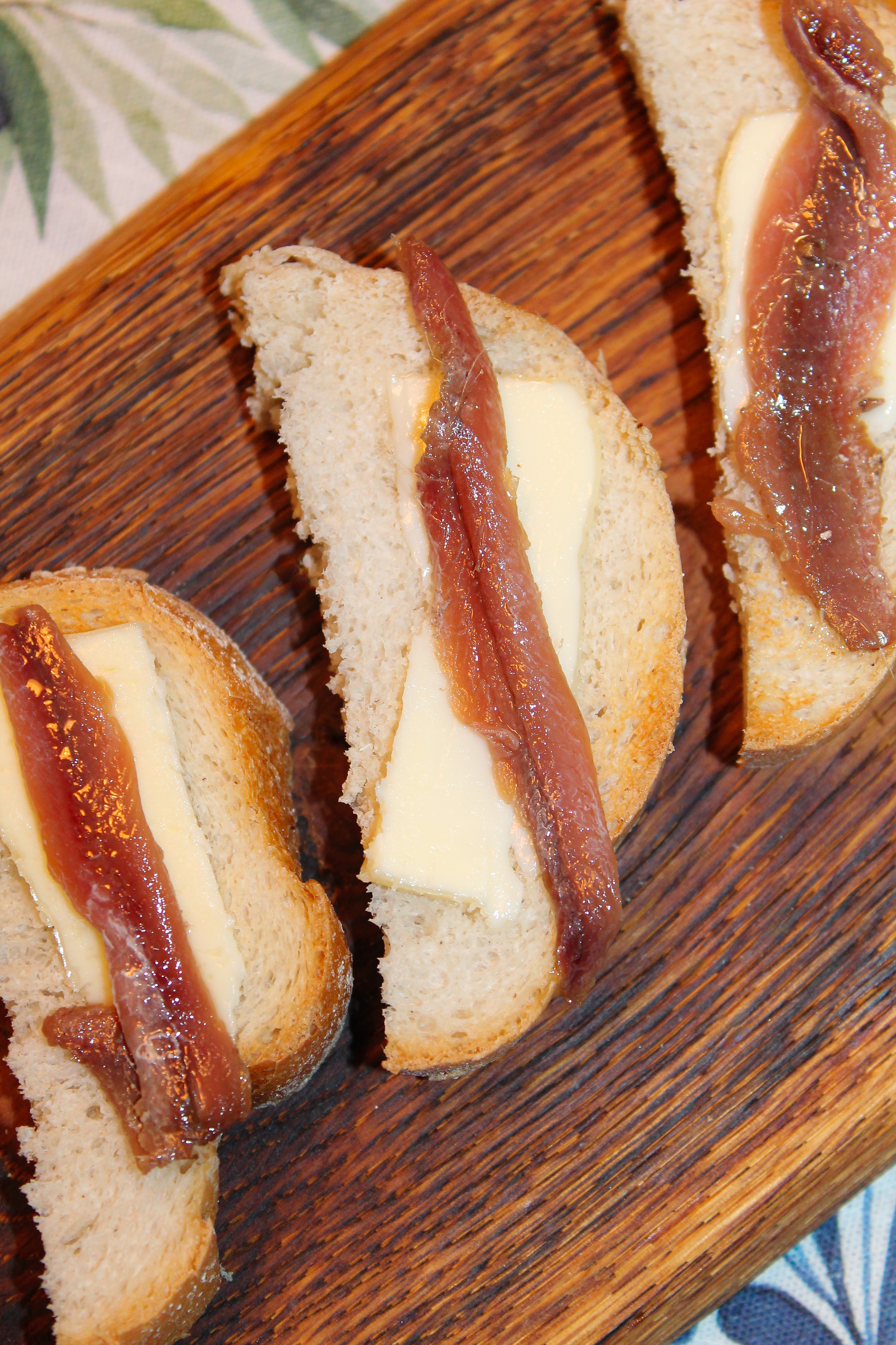 Бутерброды с анчоусами